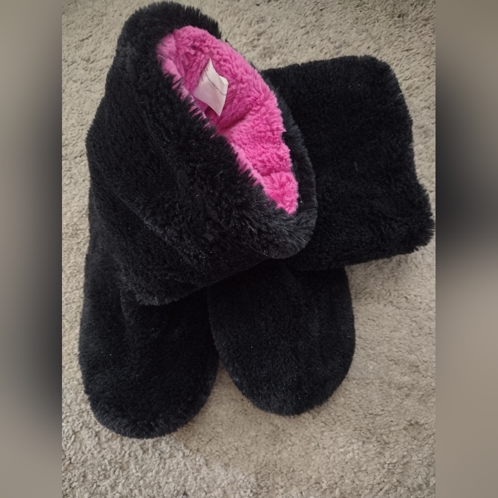 Fuzzy house slippers
